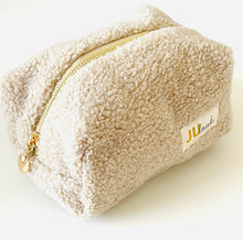 Lade das Bild in den Galerie-Viewer, JUlook. Beauty Bag