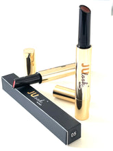 Lade das Bild in den Galerie-Viewer, JUlook. Lipbalm