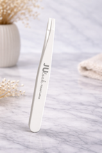 Lade das Bild in den Galerie-Viewer, JUlook. Pinzette