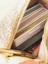 Lade das Bild in den Galerie-Viewer, JUlook. Beauty Bag