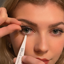 Lade das Bild in den Galerie-Viewer, JUlook. Pinzette