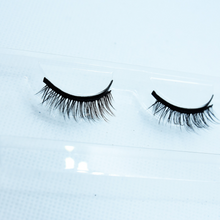 Lade das Bild in den Galerie-Viewer, JUlook. Honest