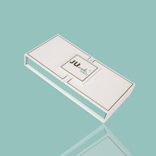 Lade das Bild in den Galerie-Viewer, JUlook. Honest