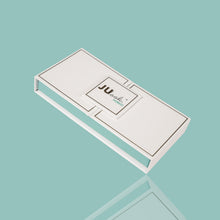 Lade das Bild in den Galerie-Viewer, JUlook. Honest