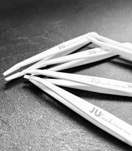 Lade das Bild in den Galerie-Viewer, JUlook. Pinzette