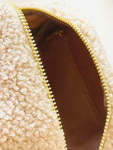 Lade das Bild in den Galerie-Viewer, JUlook. Beauty Bag
