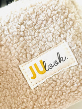 Lade das Bild in den Galerie-Viewer, JUlook. Beauty Bag
